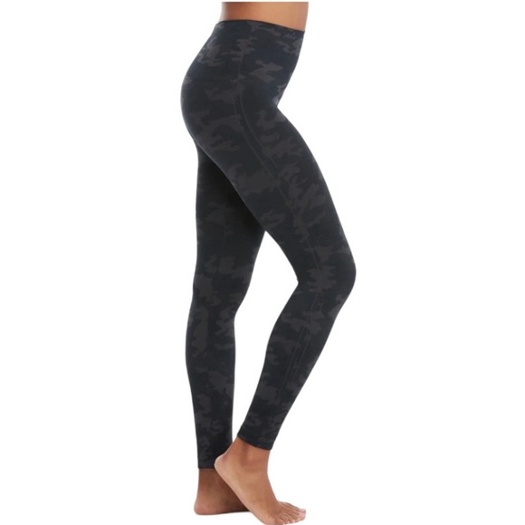 SPANX Look At Me Now Black Camo Leggings size S - Picture 5 of 6
